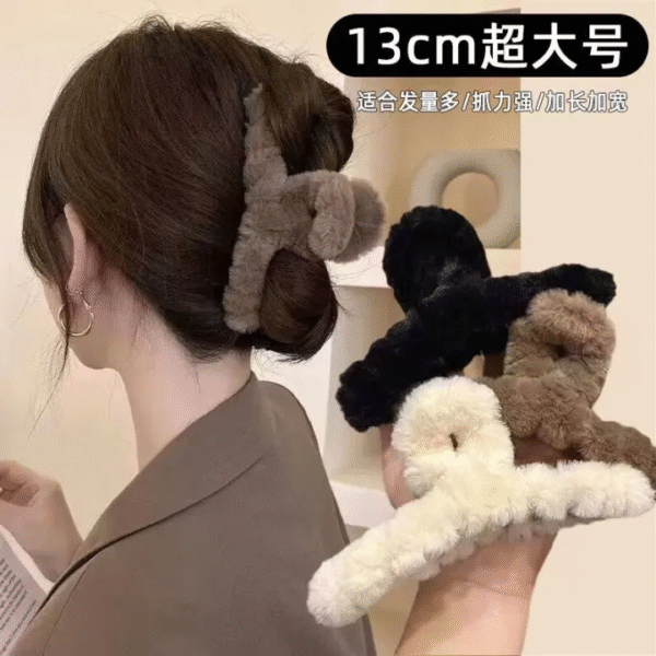 现货✨13cm特大号绒毛抓夹 Super Large Fluffy Hair Clip 可爱绒毛绒毛毛发夹发卡韩式少女鲨鱼夹后脑勺毛绒夹子头饰秋冬发饰 Korean Fashion Cute Bow Hair Claw Clip Hair Accessories